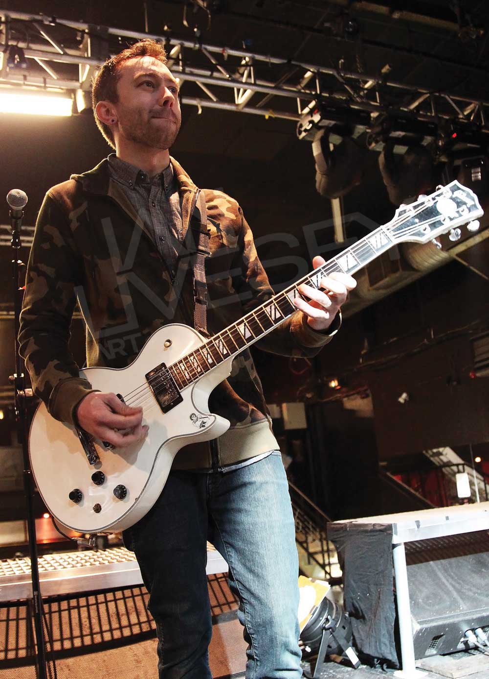 Tim McIlrath Playing Guitar at Rehearsals - Exclusive