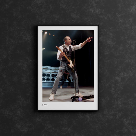 Francis Rossi points on Stage - Limited Edition Prints